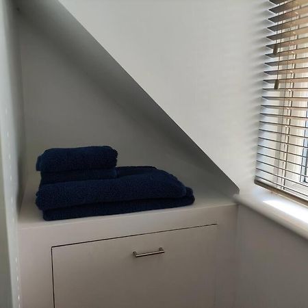 The Old Bar In Wiltshire - 1 Bedroom Guesthouse Chippenham  Eksteriør bilde