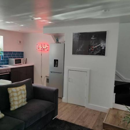 The Old Bar In Wiltshire - 1 Bedroom Guesthouse Chippenham  Eksteriør bilde