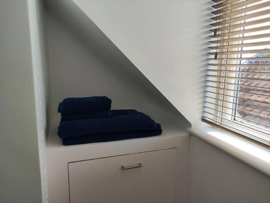The Old Bar In Wiltshire - 1 Bedroom Guesthouse Chippenham  Eksteriør bilde