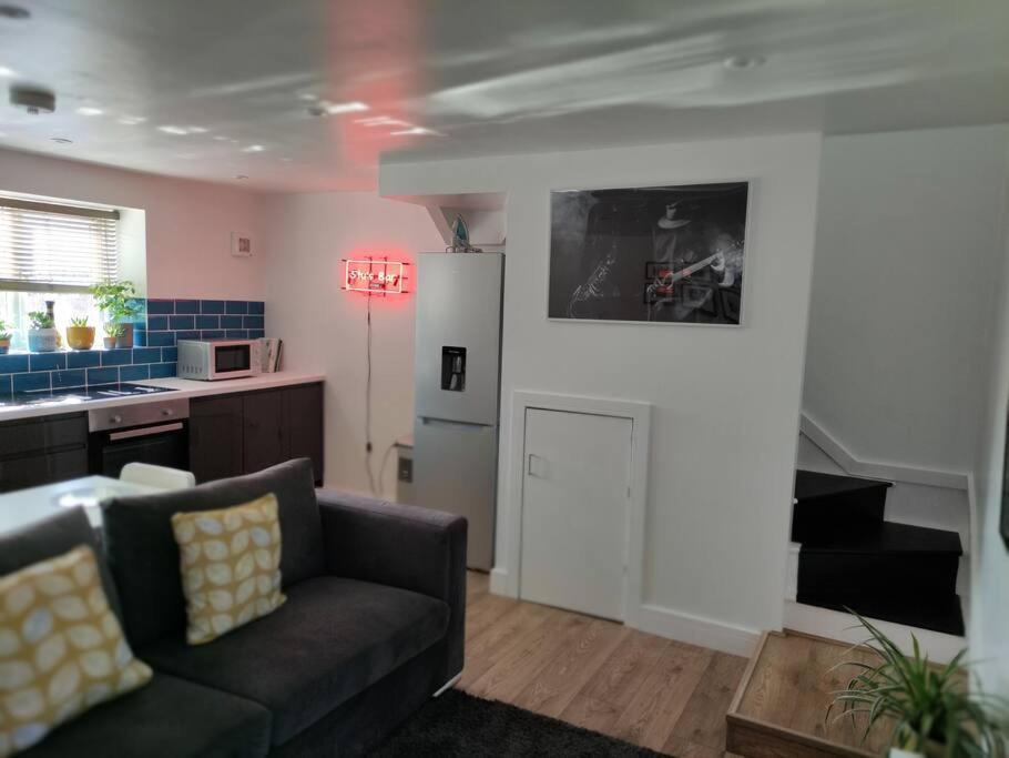 The Old Bar In Wiltshire - 1 Bedroom Guesthouse Chippenham  Eksteriør bilde