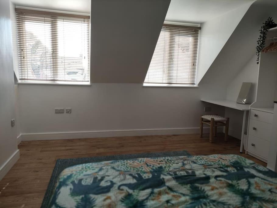 The Old Bar In Wiltshire - 1 Bedroom Guesthouse Chippenham  Eksteriør bilde