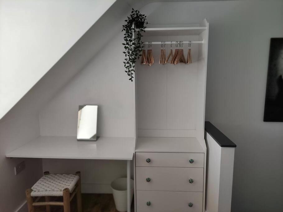 The Old Bar In Wiltshire - 1 Bedroom Guesthouse Chippenham  Eksteriør bilde