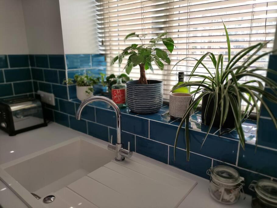 The Old Bar In Wiltshire - 1 Bedroom Guesthouse Chippenham  Eksteriør bilde